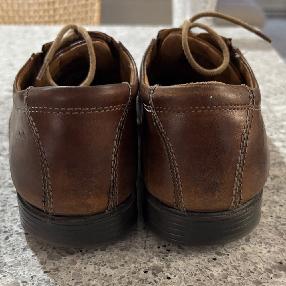 Clarks Men's Brown Leather Oxfords - Picture 6 of 12